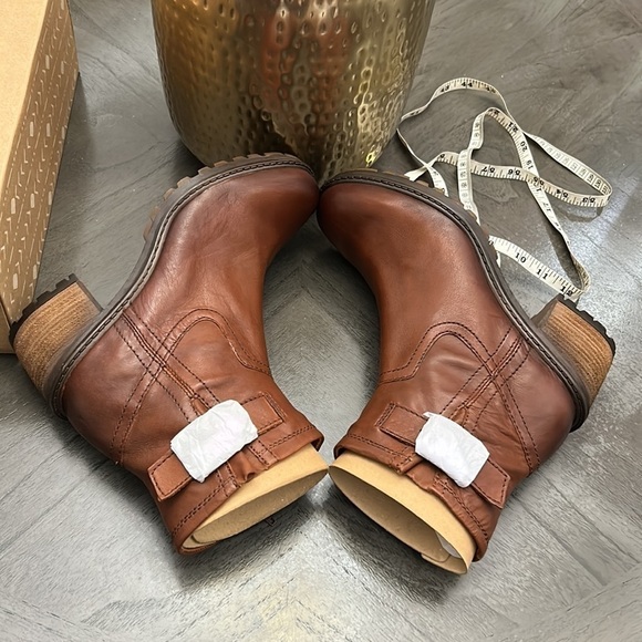 ZODIAC Women's Gannet Lug Sole Boots - Picture 7 of 10